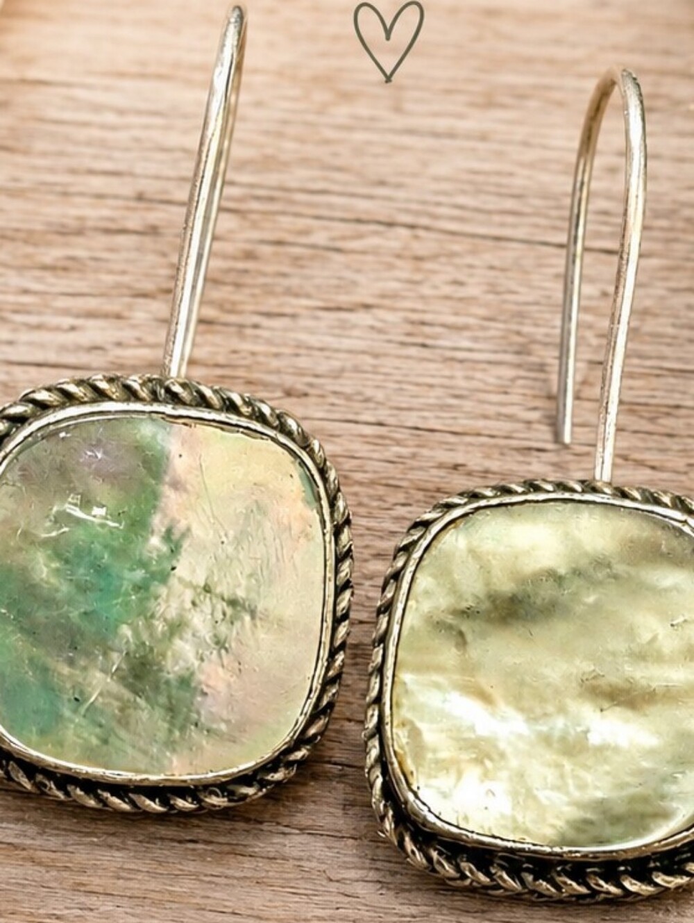 VINTAGE Mother of Pearl Dangle Earrings - Iridescent Shell - Picture 11 of 11
